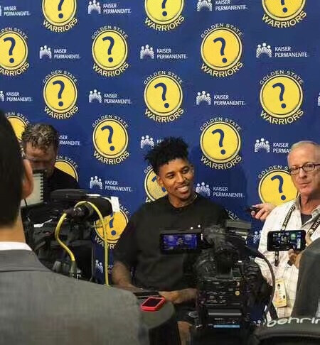 记者：皇马与毕巴赛前管理层将不进行正式会餐，两队关系很好（记者称皇马与毕巴赛前高层不设正式会餐，双方关系依旧良好）