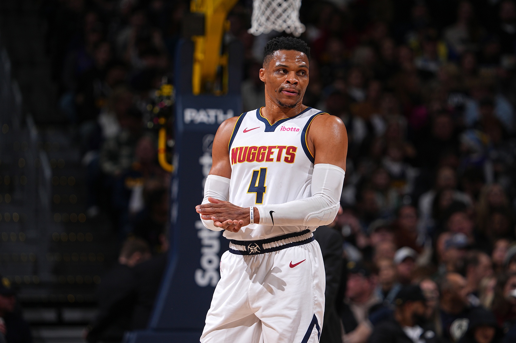 霍芬海姆1-1十人美因茨，比博绝杀被吹，科尔染红，奥尔森乌龙（霍芬海姆1-1十人美因茨：比博读秒绝杀被判无效，科尔染红，奥尔森自摆乌龙）