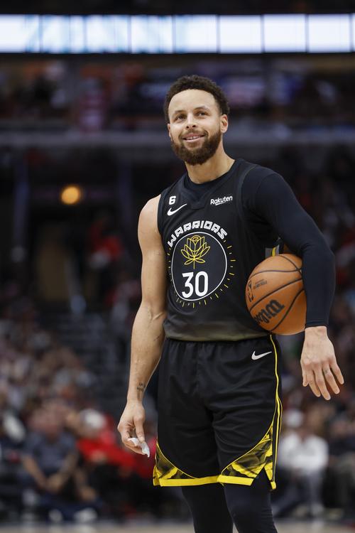 欧冠积分榜：阿森纳全胜领跑，巴黎、拜仁、国米、皇马均12分（欧冠最新积分：阿森纳全胜居首，巴黎、拜仁、国米、皇马同积12分）