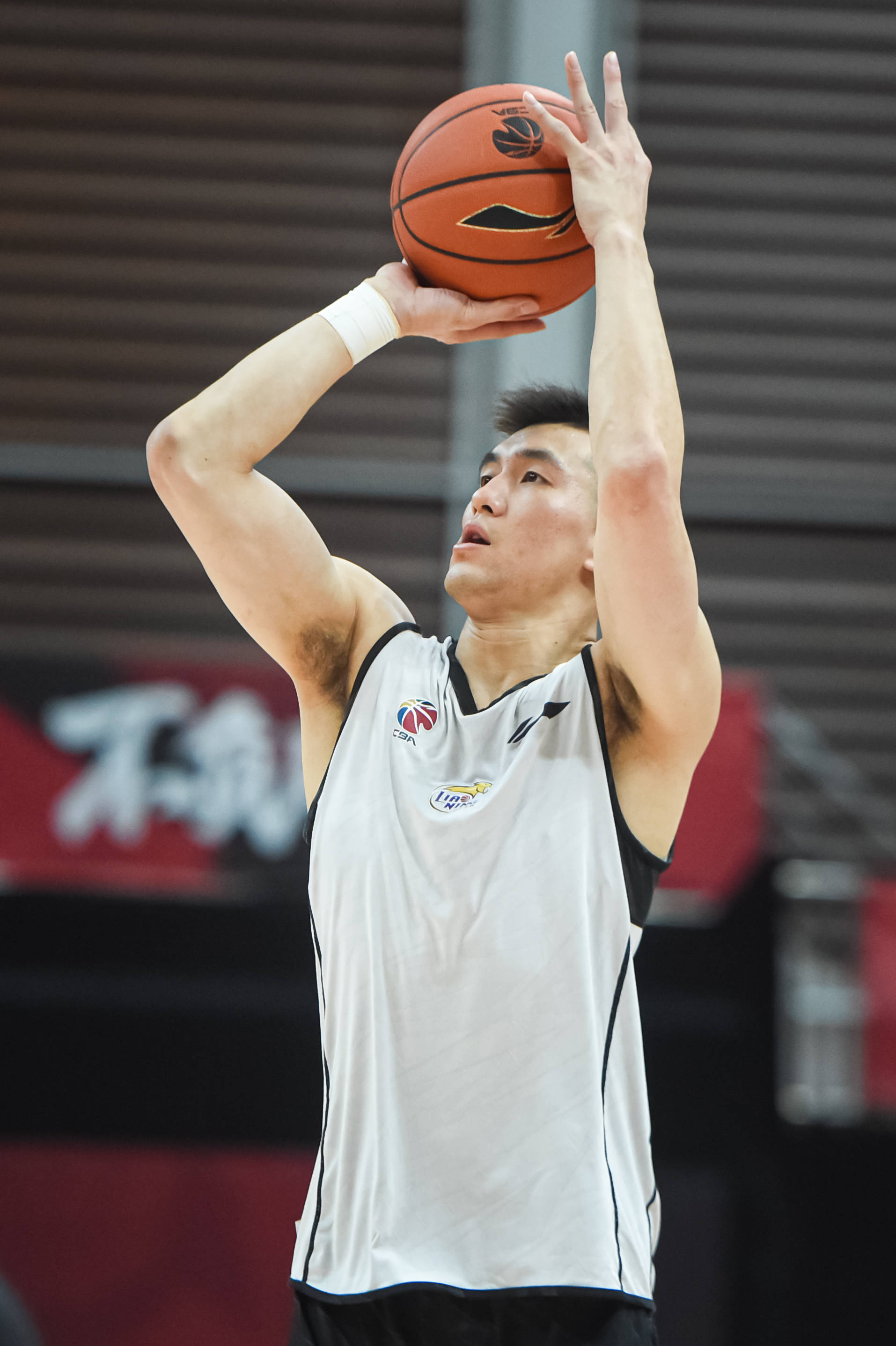 3-2大逆转，AC米兰让二追三+3连胜登顶，27岁替补奇兵10分钟2球（AC米兰3-2逆转翻盘，三连胜登顶，27岁替补10分钟梅开二度）