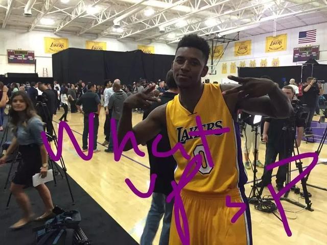 海港发布官方Vlog：旧将奇塔迪尼重回浦东足球场（海港官Vlog上线：昔日旧将奇塔迪尼再踏浦东足球场）