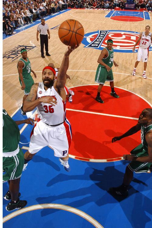 每体：埃里克将与巴萨续约至2029年，并含一年续约选项（每体报道：巴萨将与埃里克续约至2029年，合同附带一年延长选项）