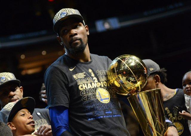 世界杯期间中超将不休赛 国足联赛开始前有可能安排冬训（世界杯期间中超照常进行，国足或在联赛开赛前组织冬训）