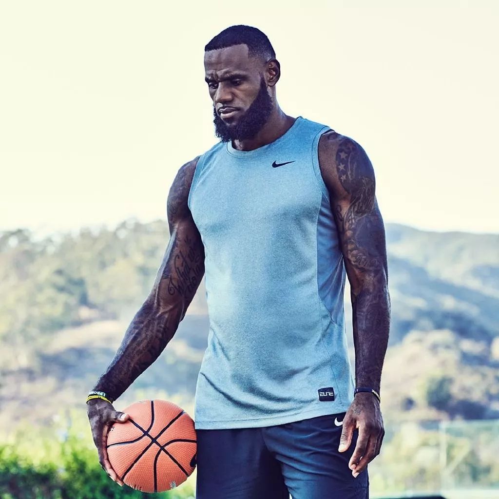 半场战报：利兹联0-0比利亚雷亚尔，尼奥托造险（半场快讯：利兹联与比利亚雷亚尔0-0互交白卷，尼奥托险些破门）