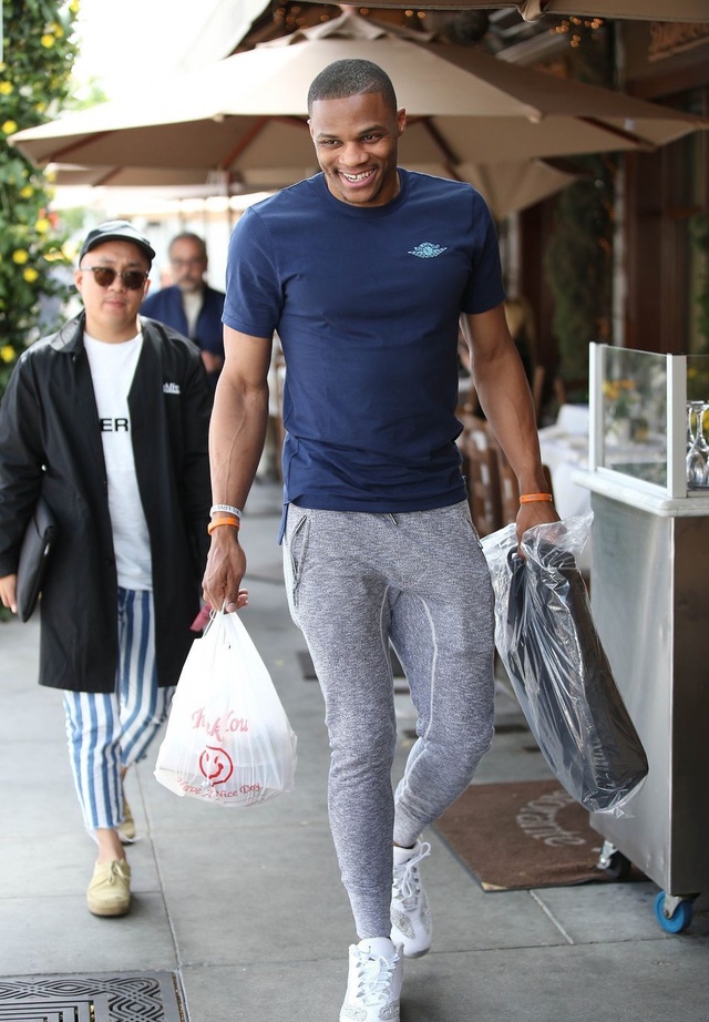 梅西世界杯夺冠后技术体能退化程度引关注（梅西世界杯封王后技术与体能下滑程度成焦点）