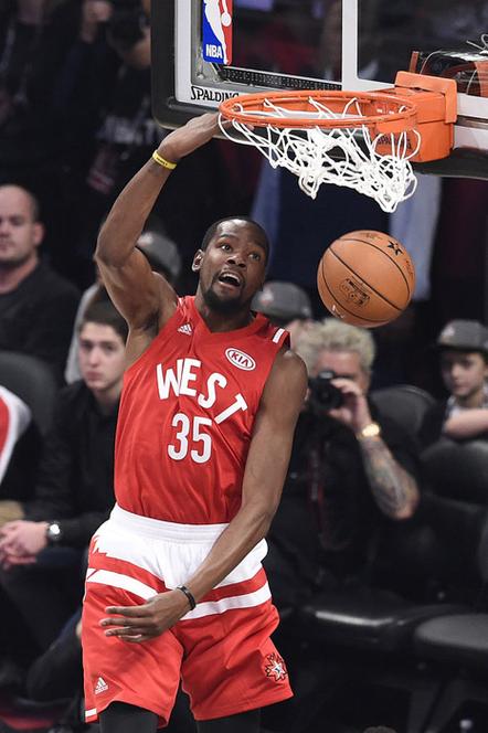 每体：博阿滕在巴萨体育城训练数日，并与弗里克会面（每体：博阿滕已在巴萨体育城连续多日训练，期间与弗里克会晤）