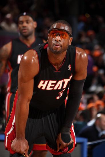 莱万：我经常带伤上场，肋骨骨折也硬撑；不着急决定未来（莱万称常带伤上阵，肋骨骨折也咬牙坚持；对未来暂不急于决定）