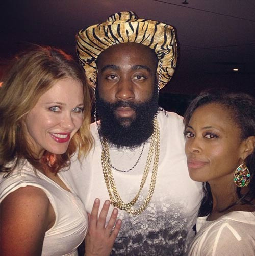 浓眉砍29分8篮板，昨日对阵雷霆仅得2分，独行侠轻取火箭（独行侠轻松击败火箭，浓眉反弹砍下29分8篮板，前一日对雷霆仅得2分）