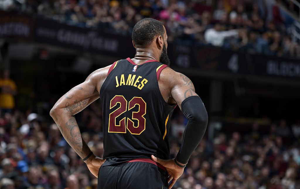 拜仁“小王子”卡尔的巨星之路 偶像梅西但不想和谁比较（拜仁“小王子”卡尔逐梦巨星：崇拜梅西，却不愿与任何人比较）