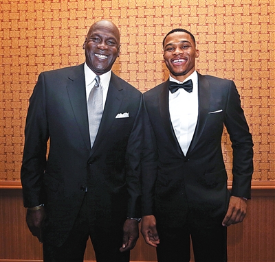 英超球员专访：凯恩谈赛季目标,（专访凯恩：畅谈本赛季目标与展望）